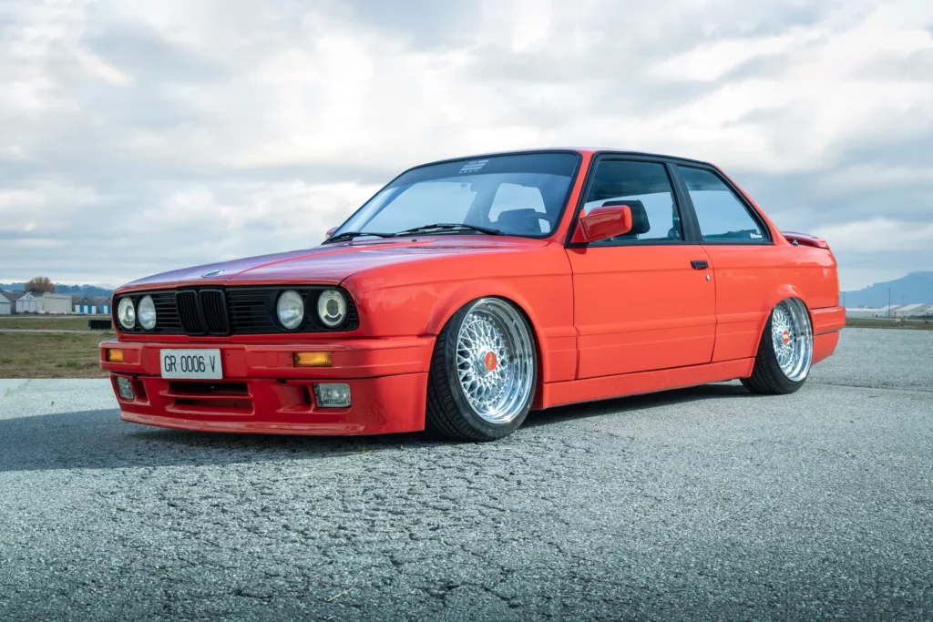 profil de bmw m3 e30 rouge